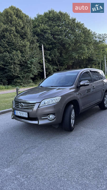 Позашляховик / Кросовер Toyota RAV4 2010 в Львові