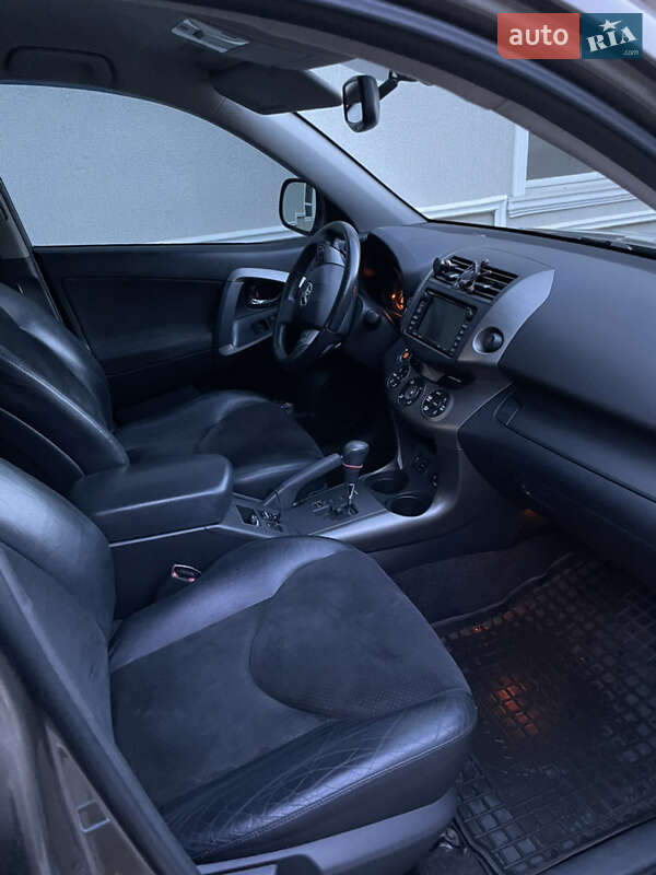 Позашляховик / Кросовер Toyota RAV4 2010 в Львові
