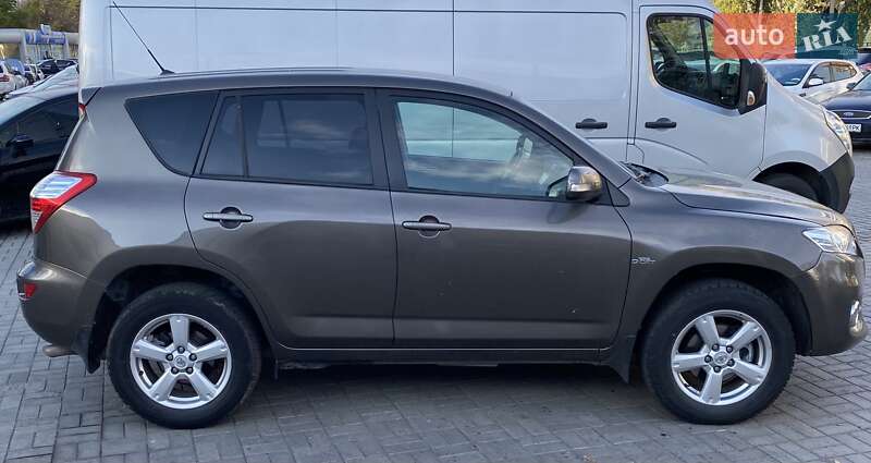 Внедорожник / Кроссовер Toyota RAV4 2010 в Днепре