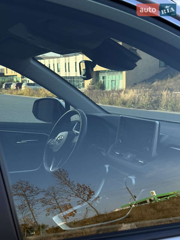 Внедорожник / Кроссовер Toyota RAV4 2021 в Хмельницком