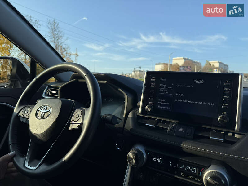 Внедорожник / Кроссовер Toyota RAV4 2021 в Хмельницком