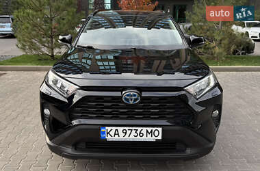Внедорожник / Кроссовер Toyota RAV4 2020 в 