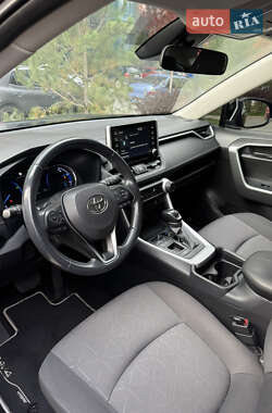 Внедорожник / Кроссовер Toyota RAV4 2020 в 