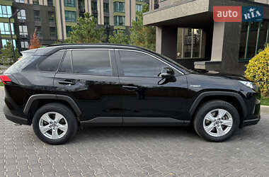 Внедорожник / Кроссовер Toyota RAV4 2020 в 