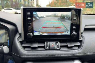 Внедорожник / Кроссовер Toyota RAV4 2020 в 
