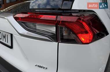 Внедорожник / Кроссовер Toyota RAV4 2023 в 