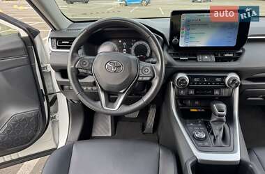 Внедорожник / Кроссовер Toyota RAV4 2023 в 