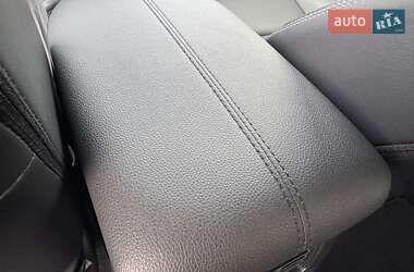 Внедорожник / Кроссовер Toyota RAV4 2023 в 