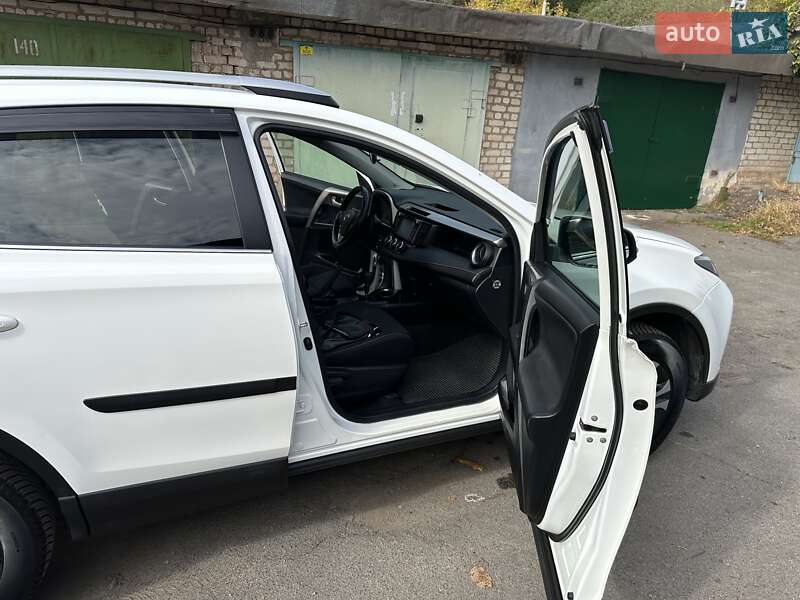 Внедорожник / Кроссовер Toyota RAV4 2016 в Кривом Роге фото 8 Внедорожник / Кроссовер Toyota RAV4 2016 в Кривом Роге