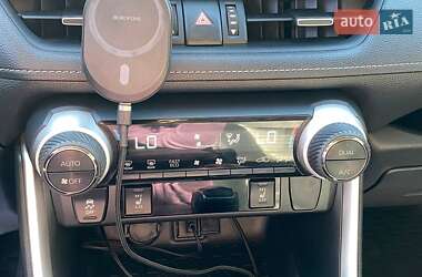 Внедорожник / Кроссовер Toyota RAV4 2020 в 