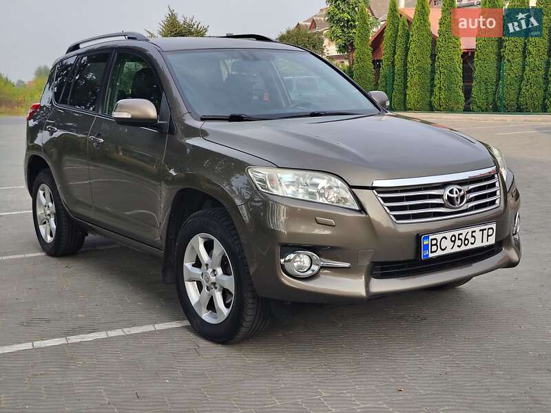 Позашляховик / Кросовер Toyota RAV4 2010 в Львові