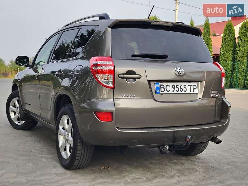 Позашляховик / Кросовер Toyota RAV4 2010 в Львові