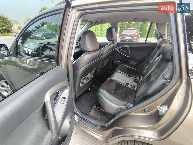Позашляховик / Кросовер Toyota RAV4 2010 в Львові
