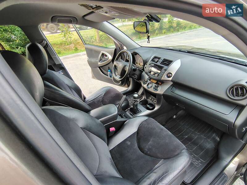 Позашляховик / Кросовер Toyota RAV4 2010 в Львові