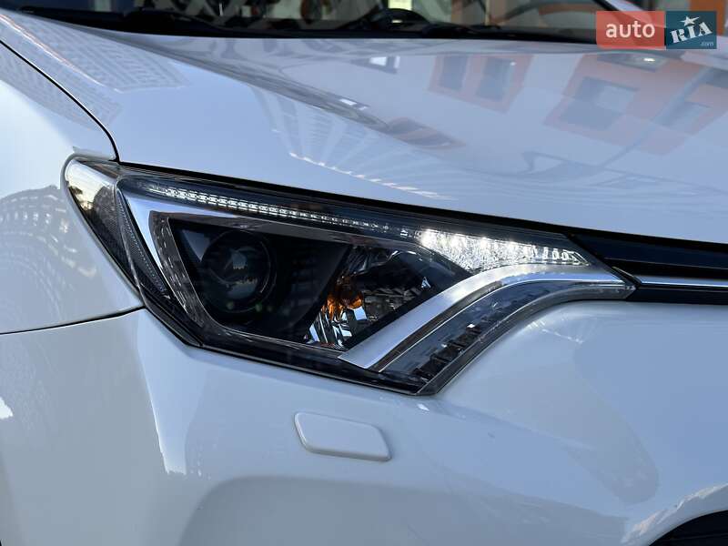 Внедорожник / Кроссовер Toyota RAV4 2017 в Киеве