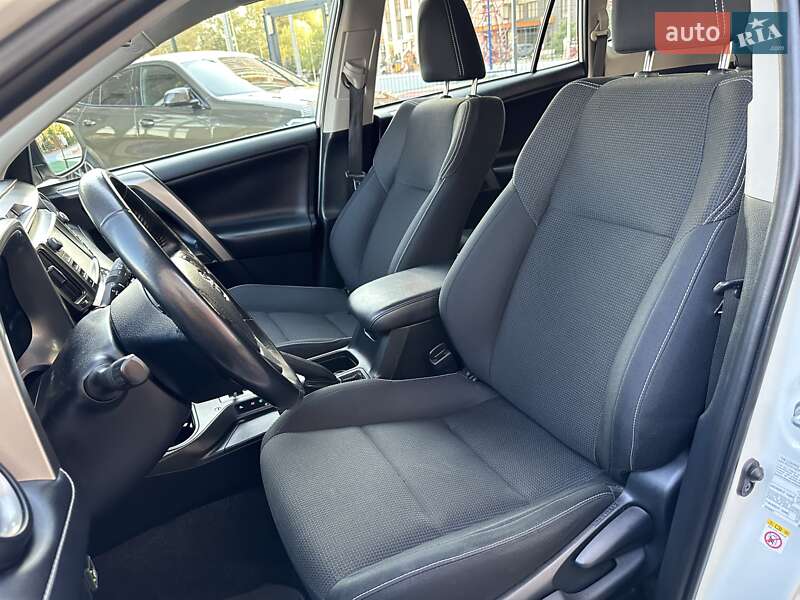 Внедорожник / Кроссовер Toyota RAV4 2017 в Киеве