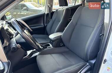 Внедорожник / Кроссовер Toyota RAV4 2017 в 