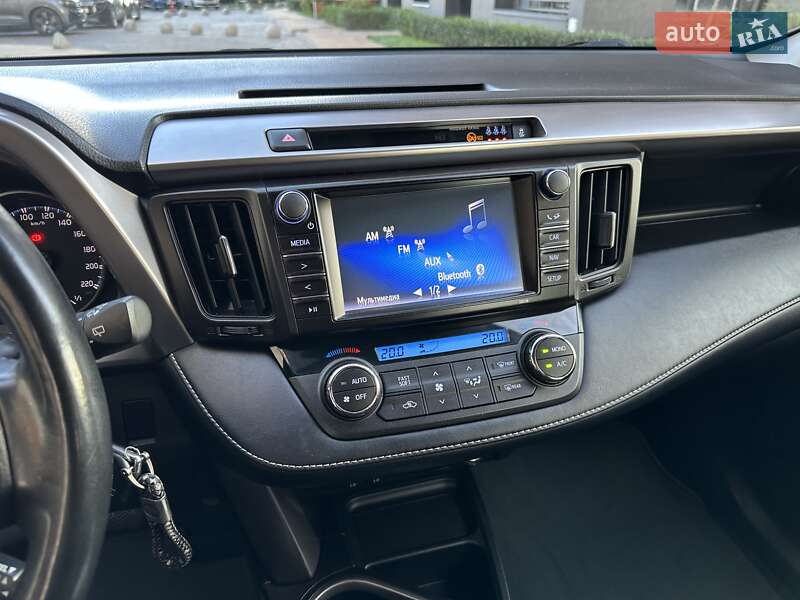 Внедорожник / Кроссовер Toyota RAV4 2017 в Киеве