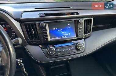 Внедорожник / Кроссовер Toyota RAV4 2017 в 