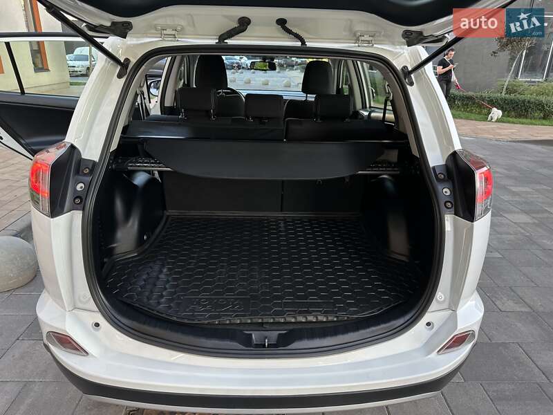 Внедорожник / Кроссовер Toyota RAV4 2017 в Киеве