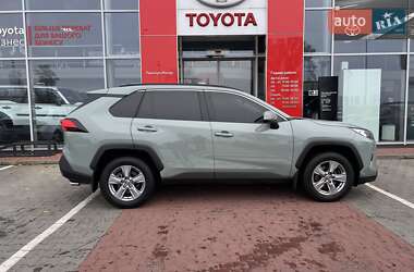 Внедорожник / Кроссовер Toyota RAV4 2023 в 