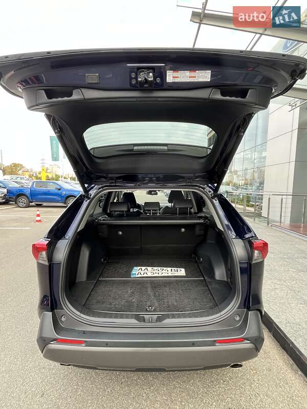 Позашляховик / Кросовер Toyota RAV4 2019 в Києві фото 12 Позашляховик / Кросовер Toyota RAV4 2019 в Києві