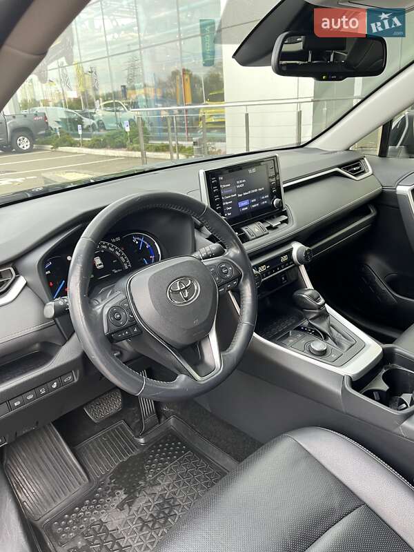 Позашляховик / Кросовер Toyota RAV4 2019 в Києві фото 18 Позашляховик / Кросовер Toyota RAV4 2019 в Києві
