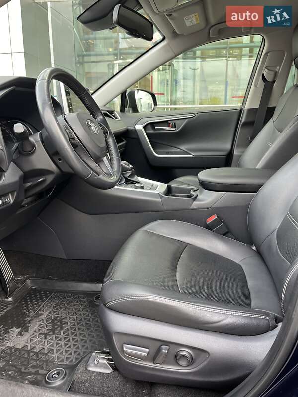 Позашляховик / Кросовер Toyota RAV4 2019 в Києві фото 22 Позашляховик / Кросовер Toyota RAV4 2019 в Києві