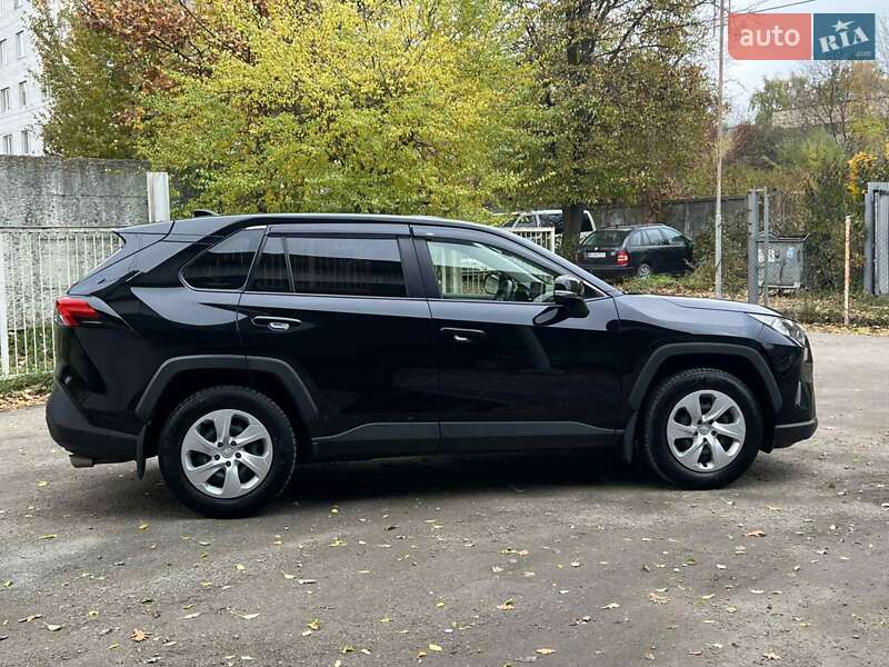Внедорожник / Кроссовер Toyota RAV4 2019 в Тернополе фото 2 Внедорожник / Кроссовер Toyota RAV4 2019 в Тернополе