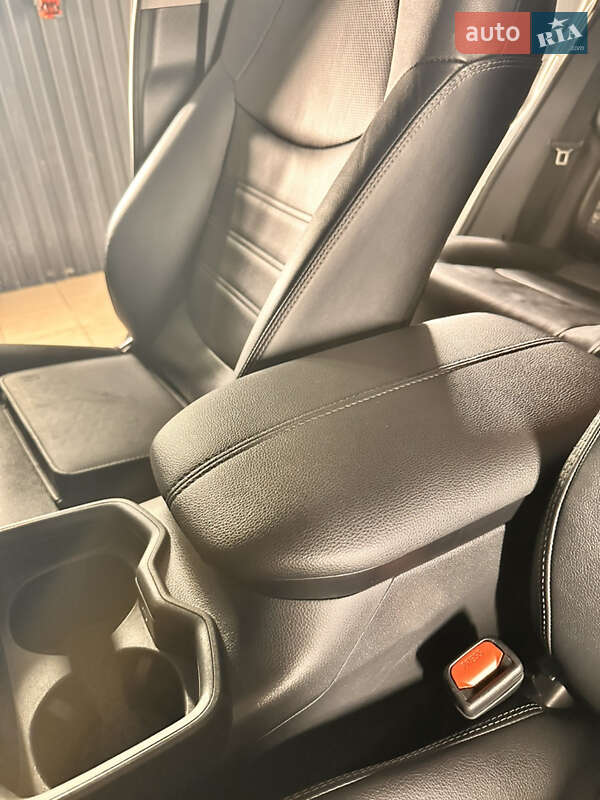 Позашляховик / Кросовер Toyota RAV4 2019 в Києві