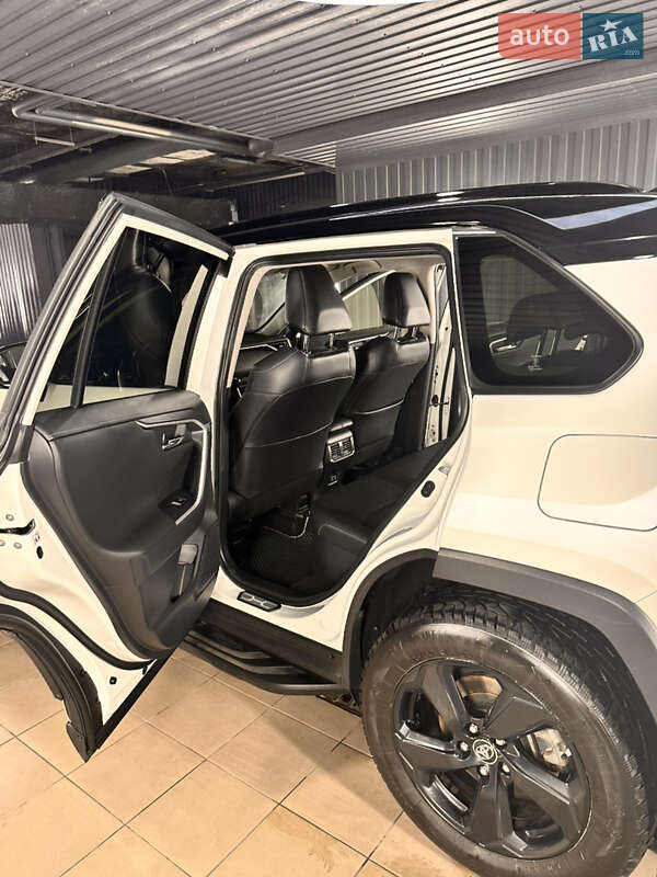 Позашляховик / Кросовер Toyota RAV4 2019 в Києві