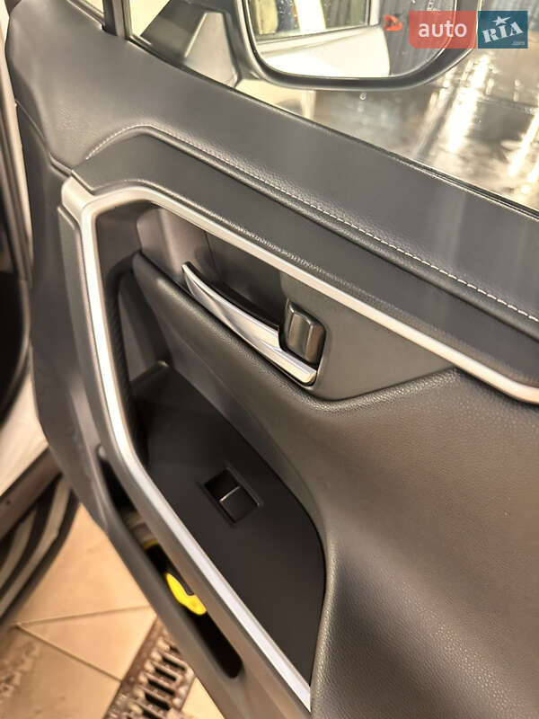 Позашляховик / Кросовер Toyota RAV4 2019 в Києві