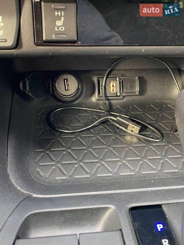 Внедорожник / Кроссовер Toyota RAV4 2018 в Броварах