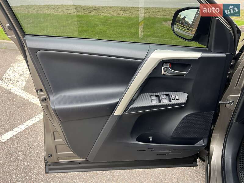Позашляховик / Кросовер Toyota RAV4 2013 в Києві фото 37 Позашляховик / Кросовер Toyota RAV4 2013 в Києві