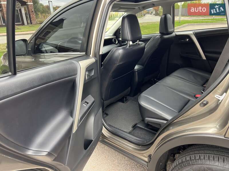Позашляховик / Кросовер Toyota RAV4 2013 в Києві фото 38 Позашляховик / Кросовер Toyota RAV4 2013 в Києві