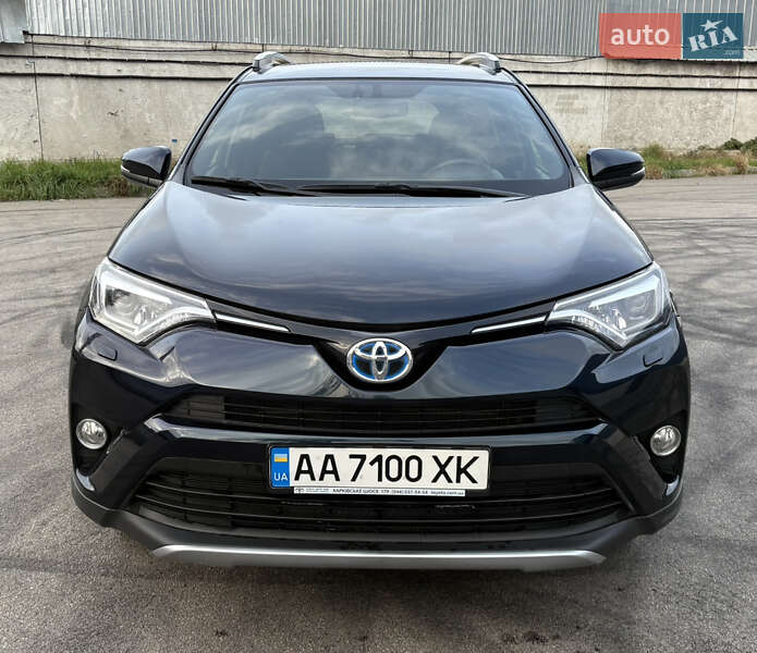 Внедорожник / Кроссовер Toyota RAV4 2017 в Киеве