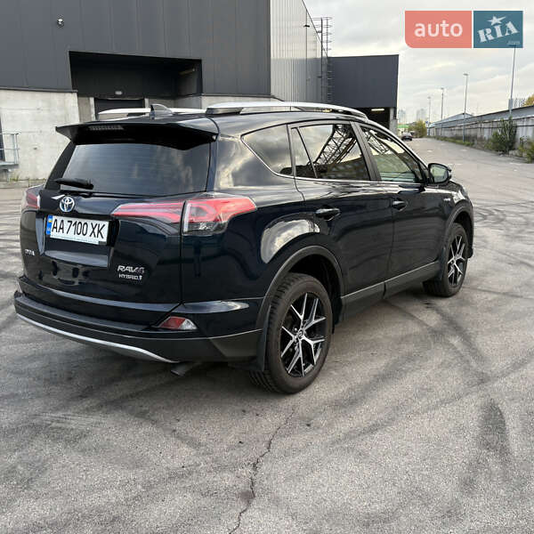 Внедорожник / Кроссовер Toyota RAV4 2017 в Киеве