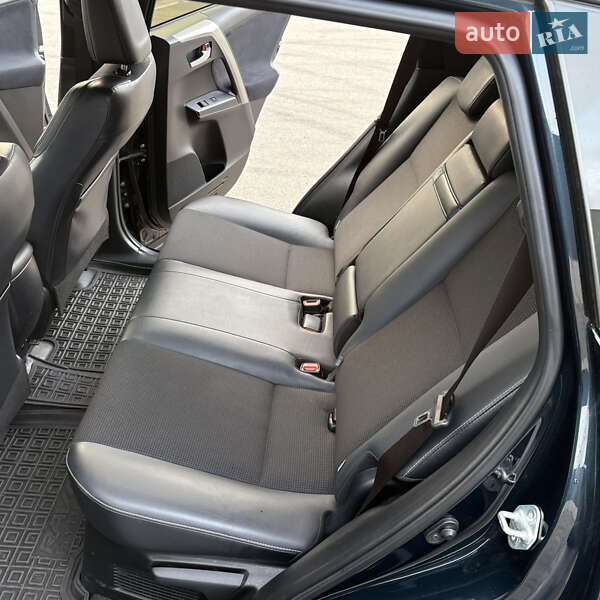 Внедорожник / Кроссовер Toyota RAV4 2017 в Киеве