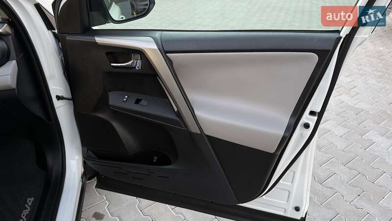 Позашляховик / Кросовер Toyota RAV4 2013 в Тернополі