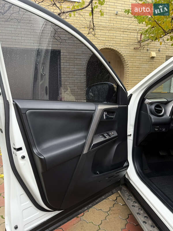 Позашляховик / Кросовер Toyota RAV4 2016 в Харкові