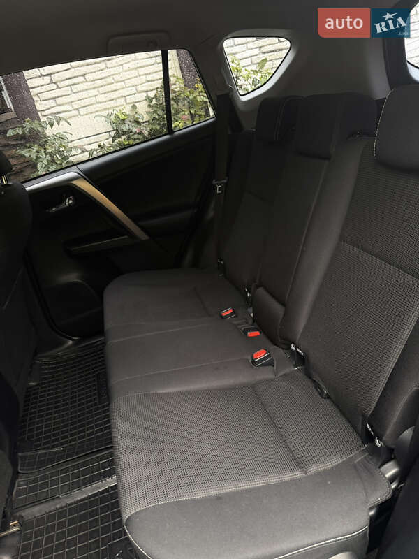 Позашляховик / Кросовер Toyota RAV4 2016 в Харкові