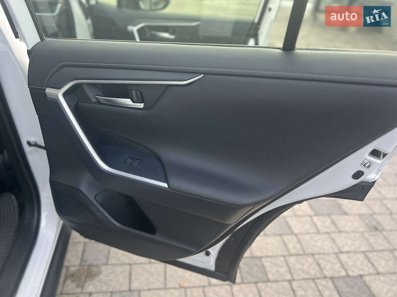 Внедорожник / Кроссовер Toyota RAV4 2019 в Ровно