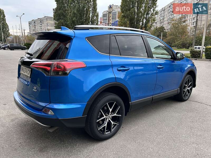 Позашляховик / Кросовер Toyota RAV4 2017 в Харкові