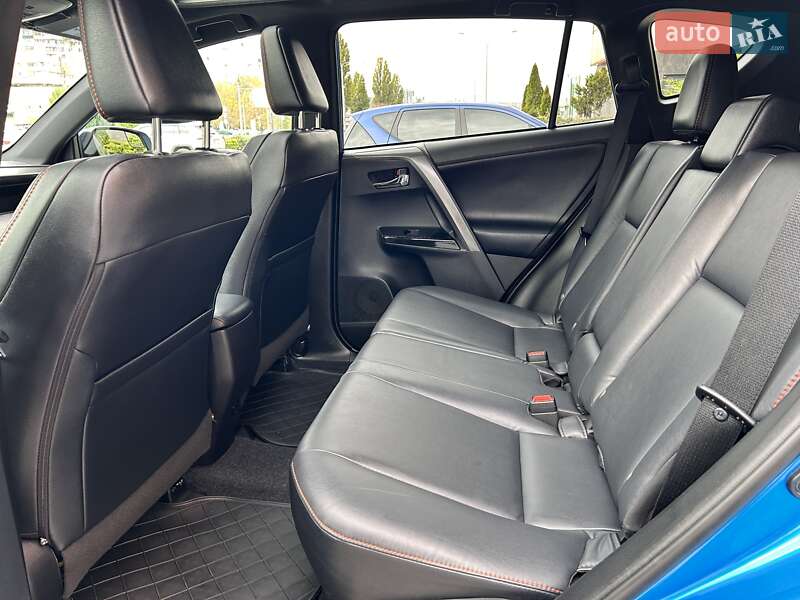 Позашляховик / Кросовер Toyota RAV4 2017 в Харкові