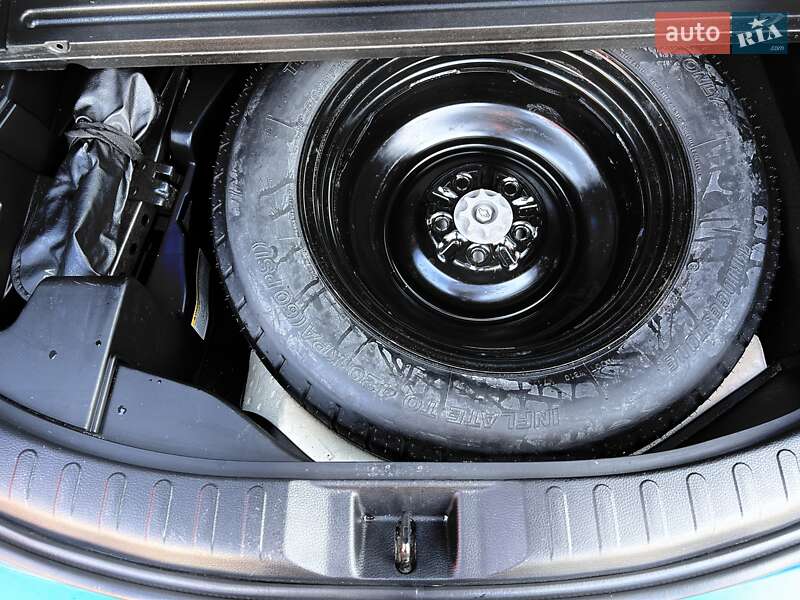 Позашляховик / Кросовер Toyota RAV4 2017 в Харкові