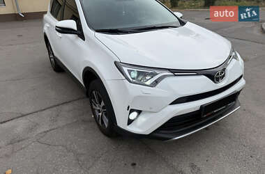 Позашляховик / Кросовер Toyota RAV4 2017 в Дніпрі