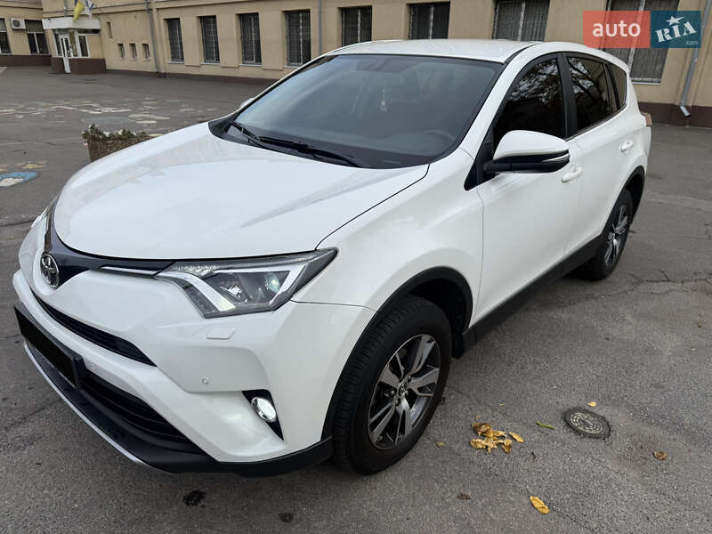 Внедорожник / Кроссовер Toyota RAV4 2017 в Днепре