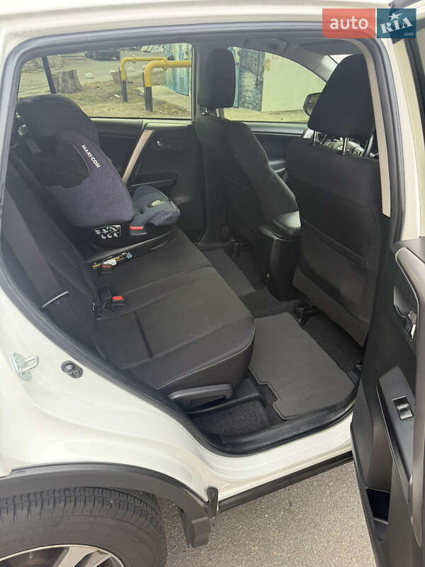 Внедорожник / Кроссовер Toyota RAV4 2017 в Днепре