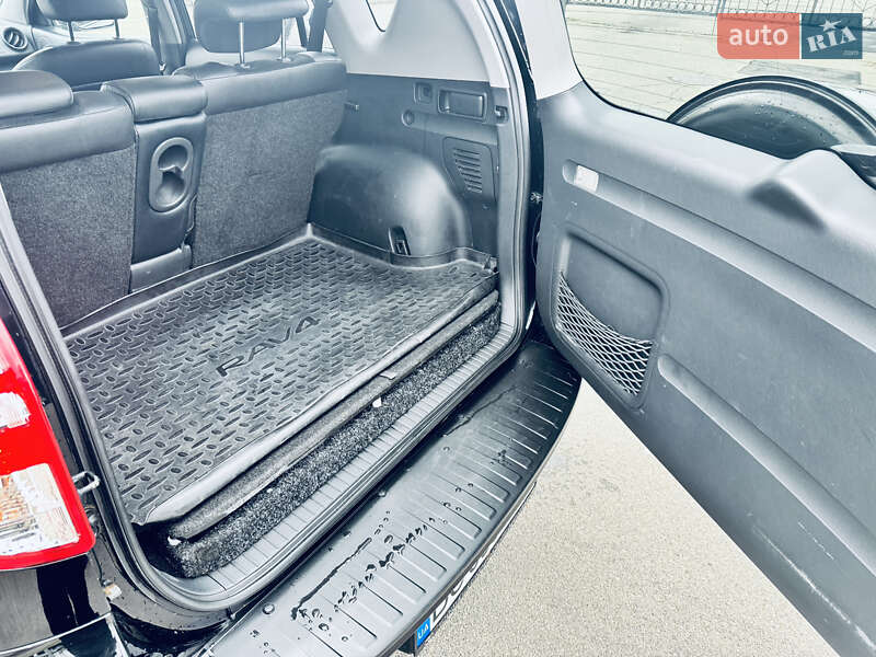 Внедорожник / Кроссовер Toyota RAV4 2011 в Киеве