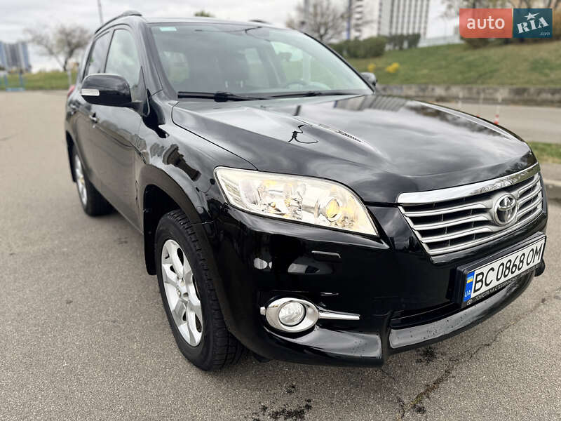 Внедорожник / Кроссовер Toyota RAV4 2011 в Киеве